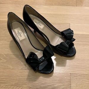 Valentino Patent Bow Peep Toe pumps